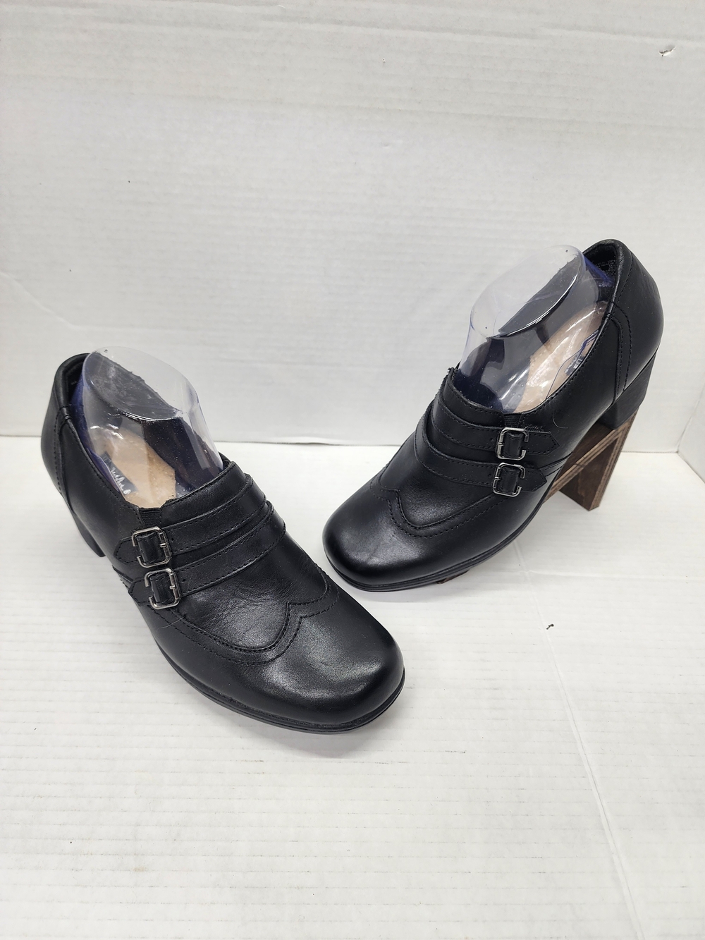 Thom McAn Women’s Black Leather Buckle Block Heel Shoes Size 9.5W Wide